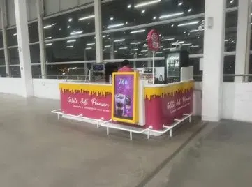 Quiosque My Frost Gelato Soft Premium em atacadista, com totem digital de açaí