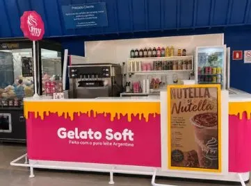 Quiosque Gelato Soft feito com puro leite argentino, com totem de Nutella