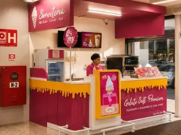 Loja compacta My Frost Sorveteria com testeira bordô
